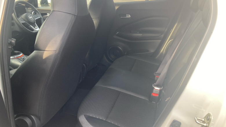 Nissan Juke 1.0 DiG-T N-Connecta 5dr Petrol Hatchback